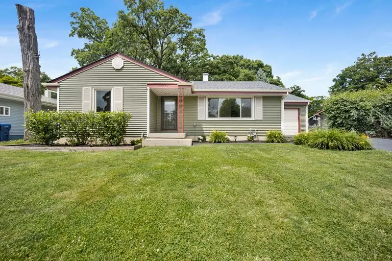 33298 N Eastwood RD, Grayslake, IL 60030