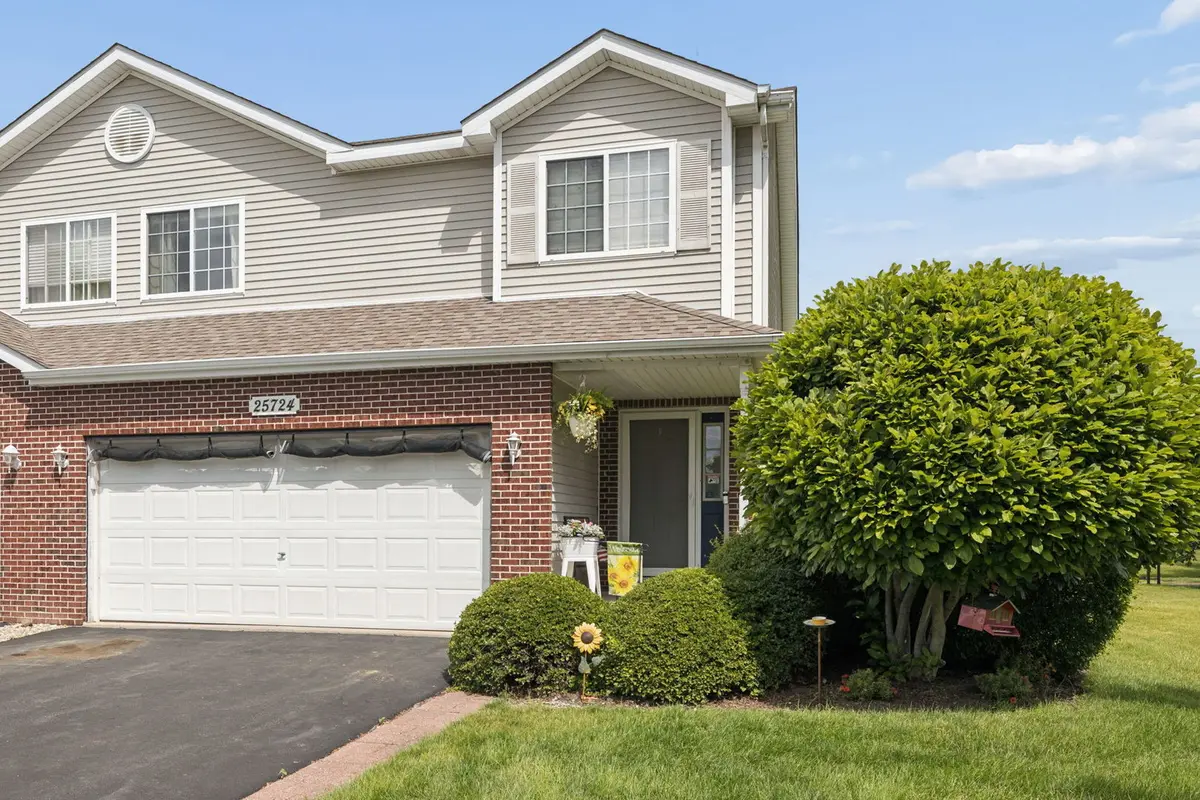 25724 S Red Stable LN, Channahon, IL 60410