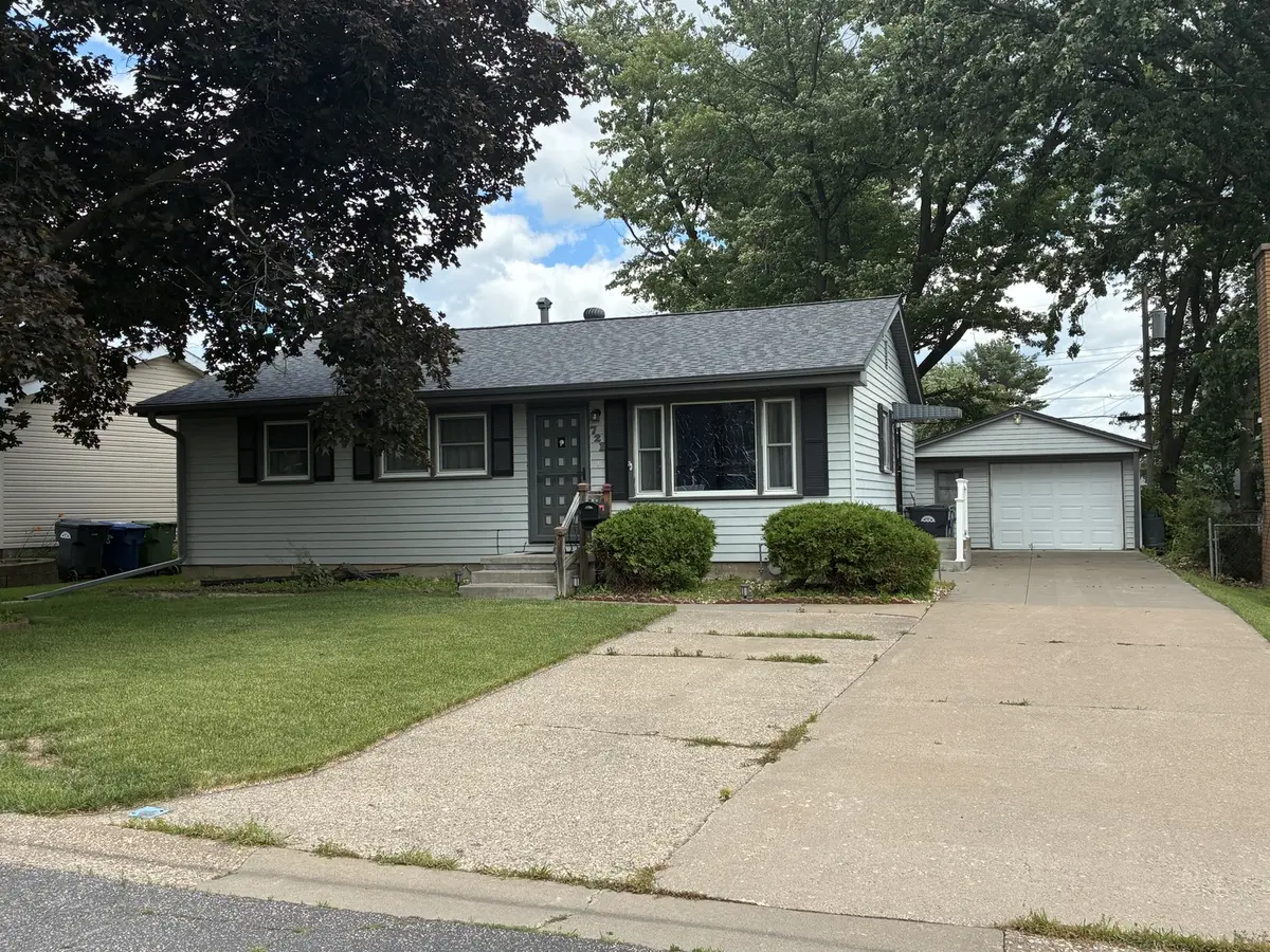 721 Highview DR, Clinton, IA 52732