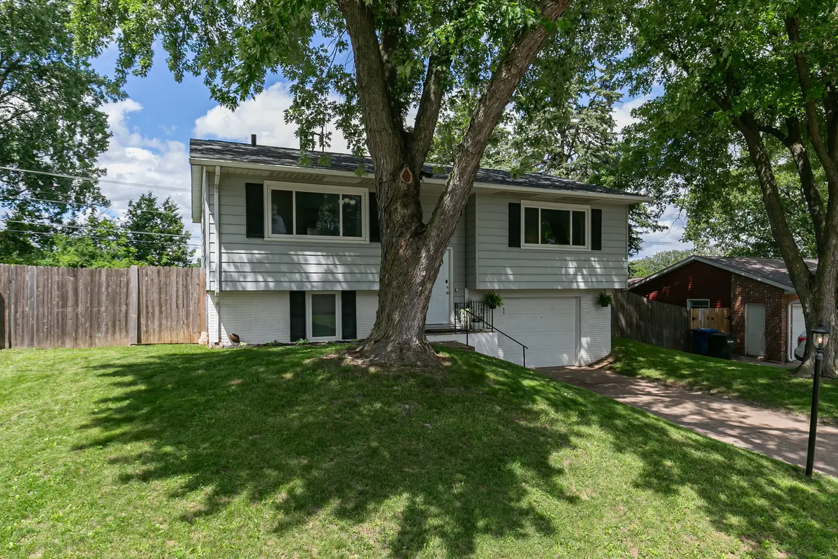 2912 E 35TH ST, Davenport, IA 52807