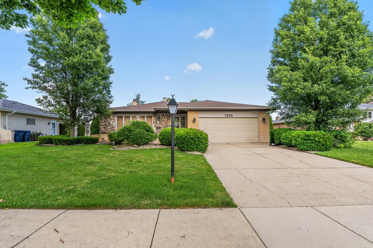 7305 Summit RD, Darien, IL 60561