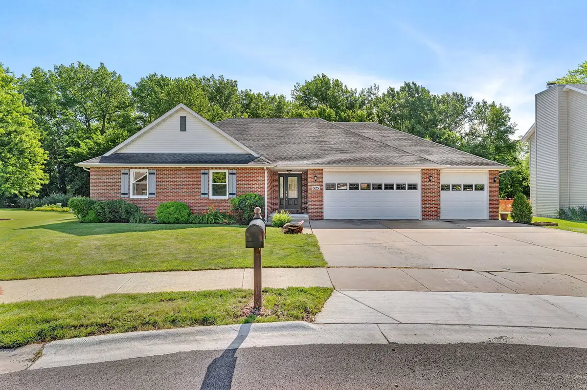 525 Stacey CT, Braidwood, IL 60408