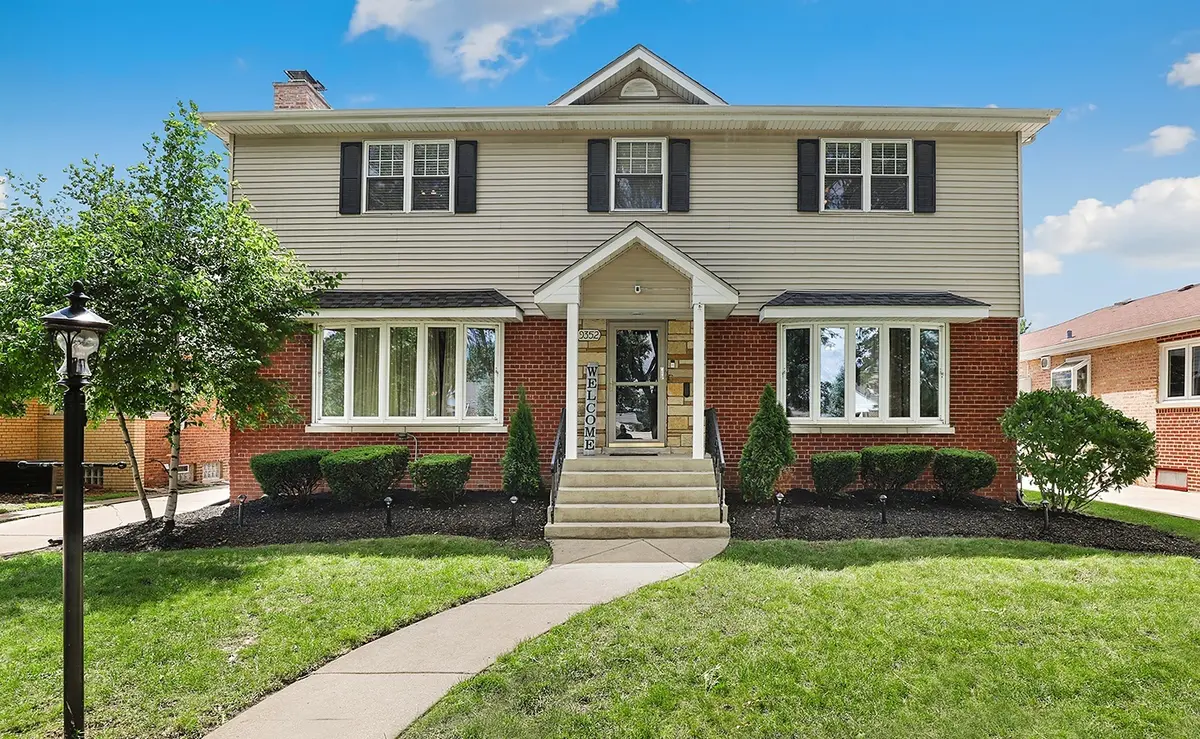 9352 S Ridgeway AVE, Evergreen Park, IL 60805
