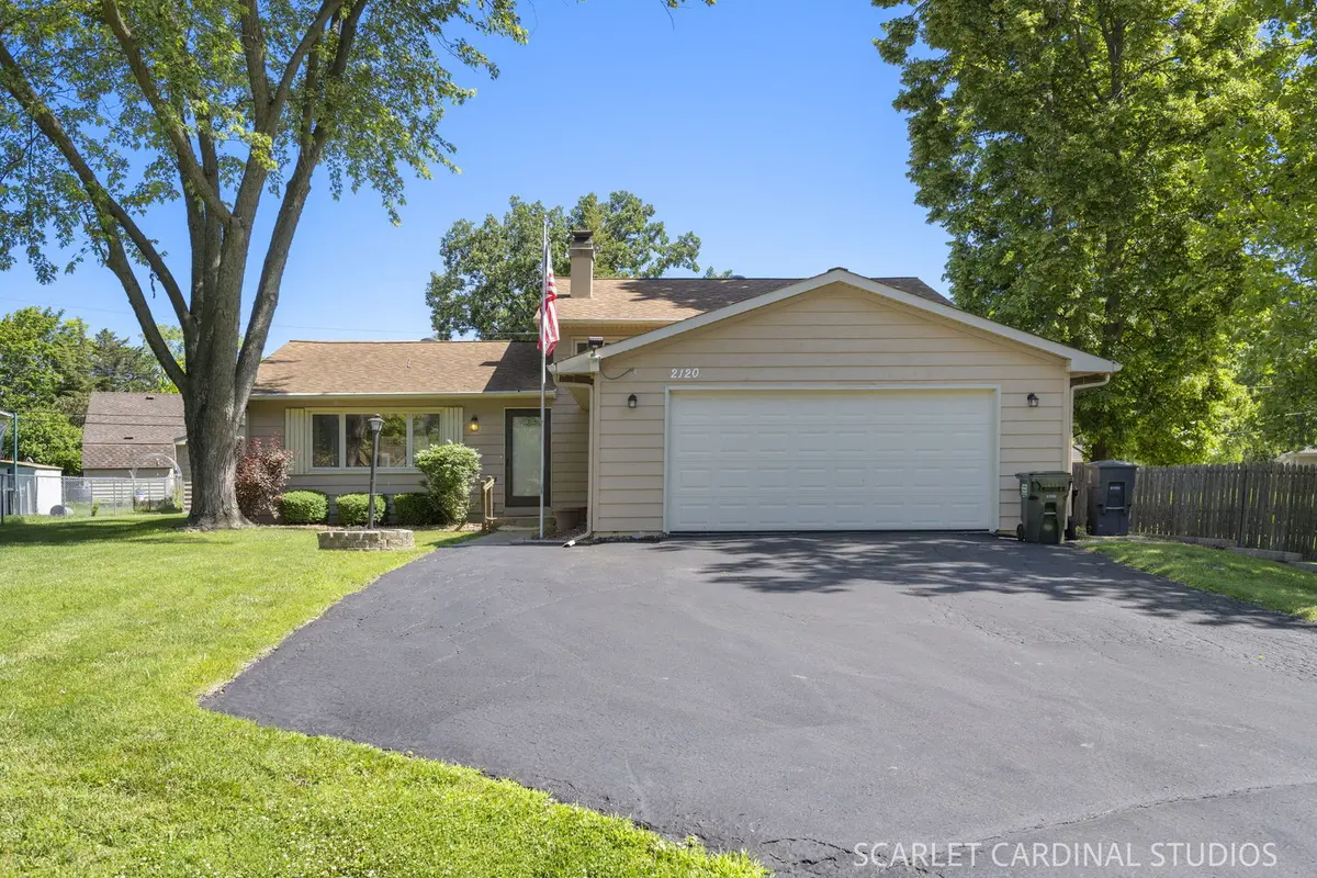 2120 Meadow DR, Lindenhurst, IL 60046