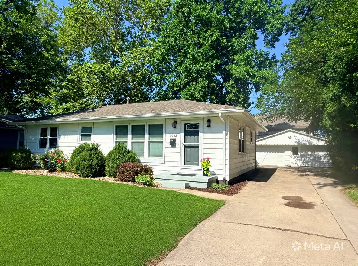 1003 McGregor ST, Bloomington, IL 61701