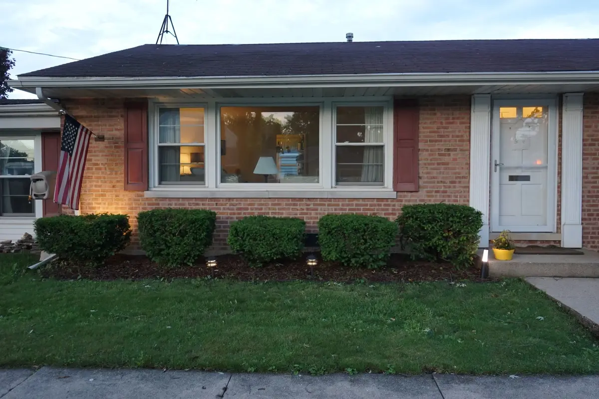 556 Crestwood DR, Des Plaines, IL 60016