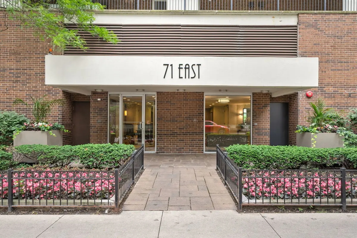 71 E Division ST #1402, Chicago, IL 60610