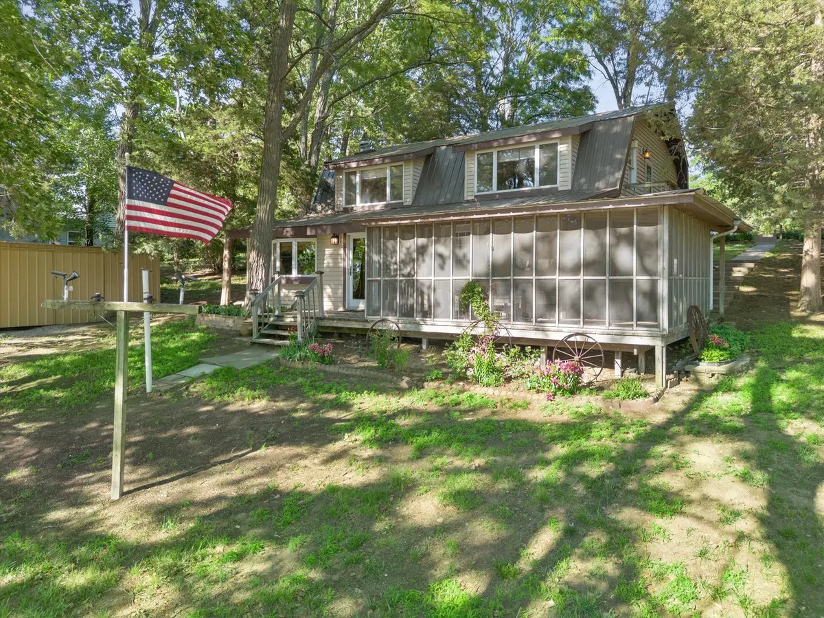 860 42nd ST, New Boston, IL 61272