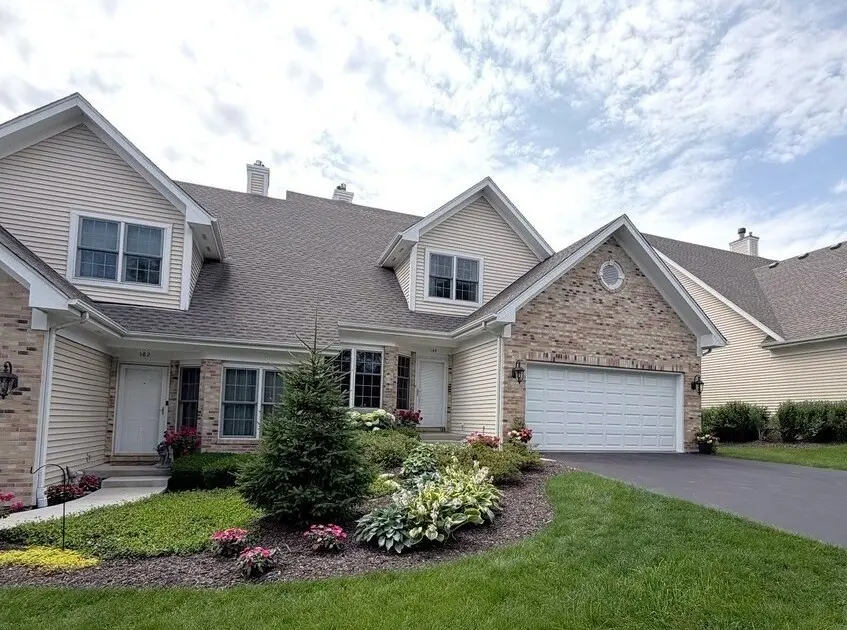 184 Red Top DR, Libertyville, IL 60048