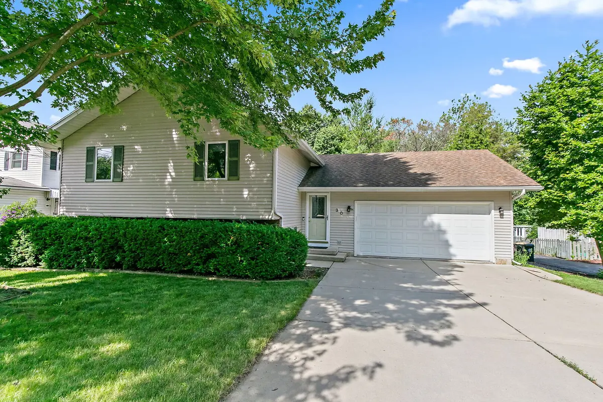 30 S Grant ST, North Aurora, IL 60542