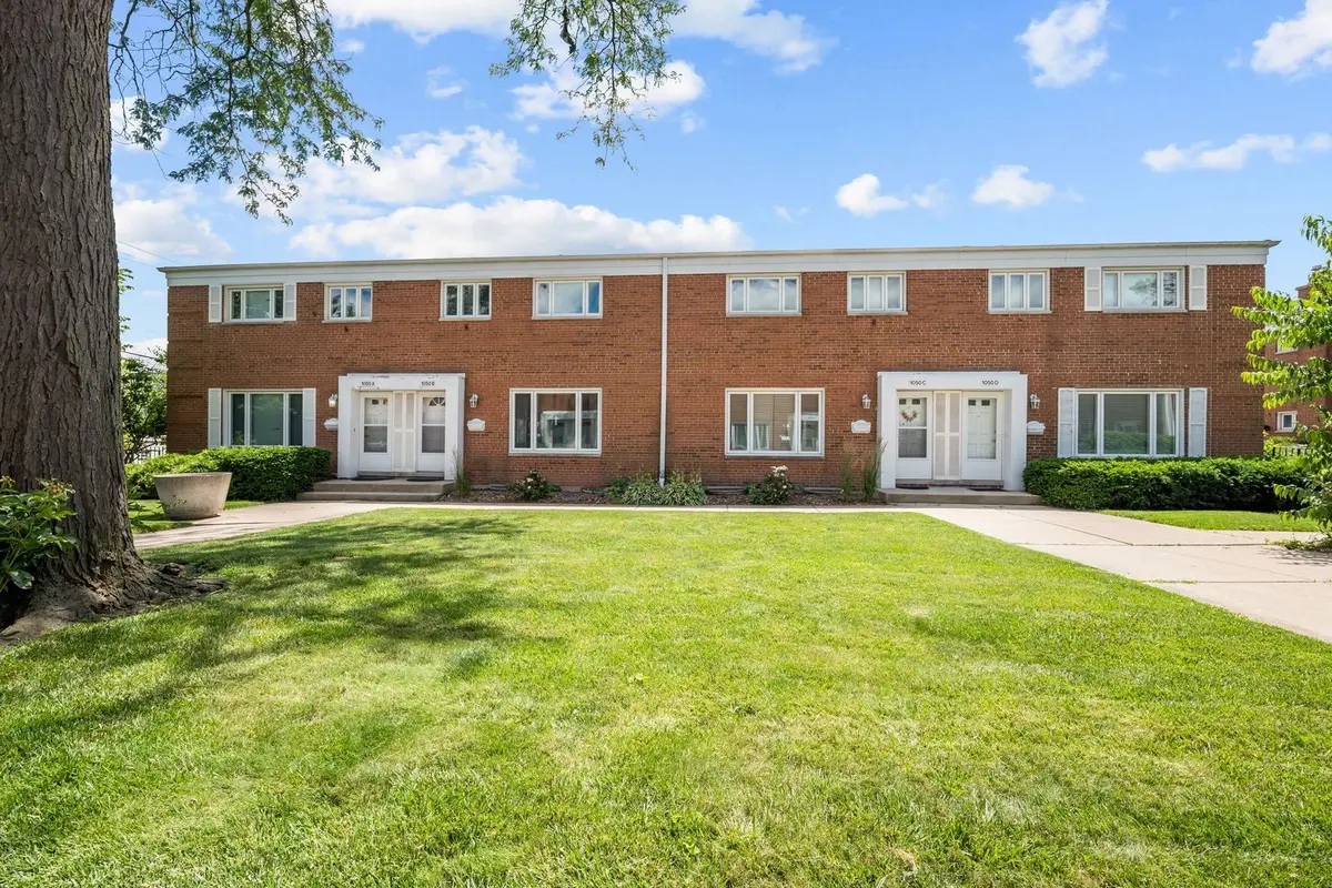1050 Higgins RD #B, Park Ridge, IL 60068