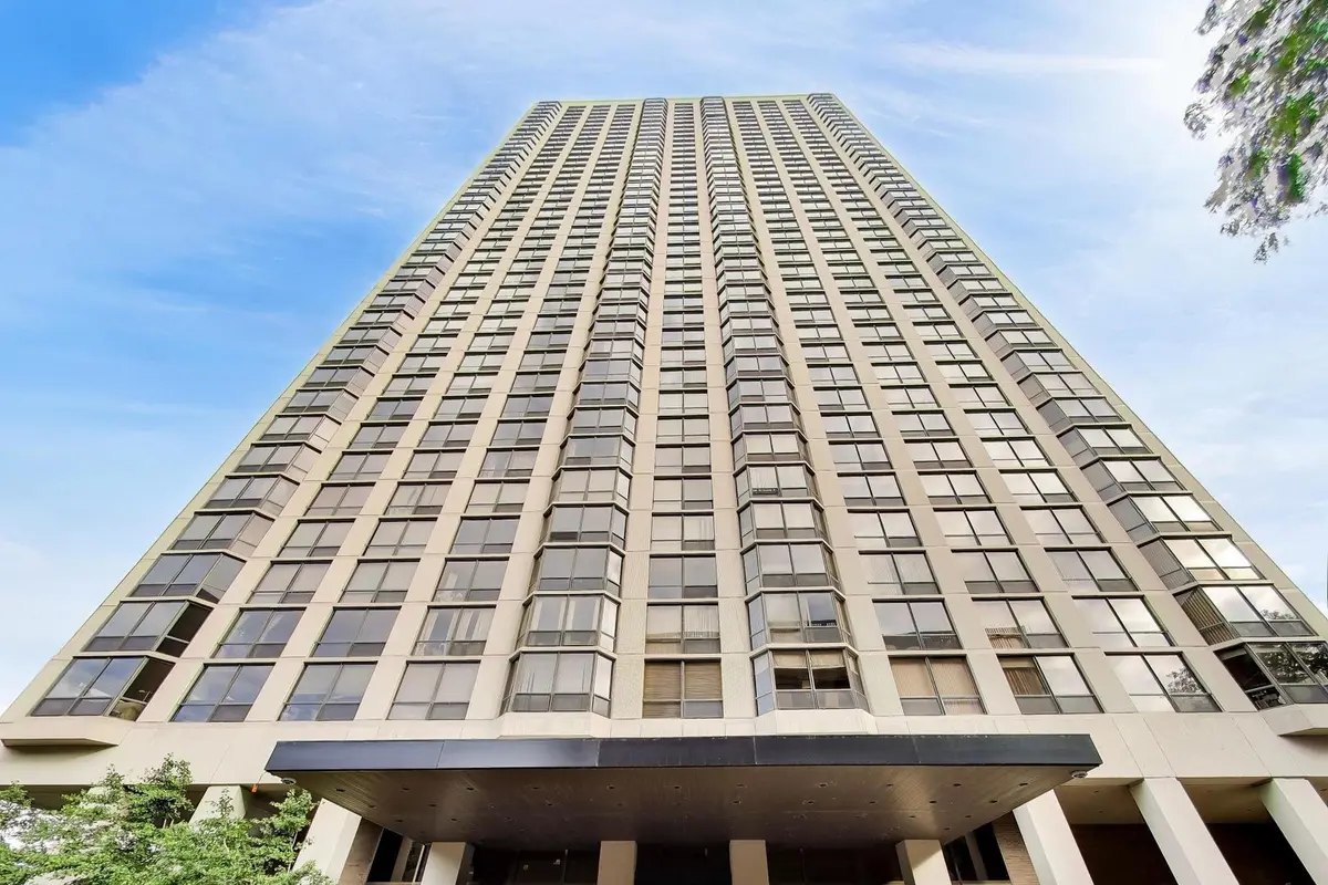 2650 N Lakeview AVE #910, Chicago, IL 60614