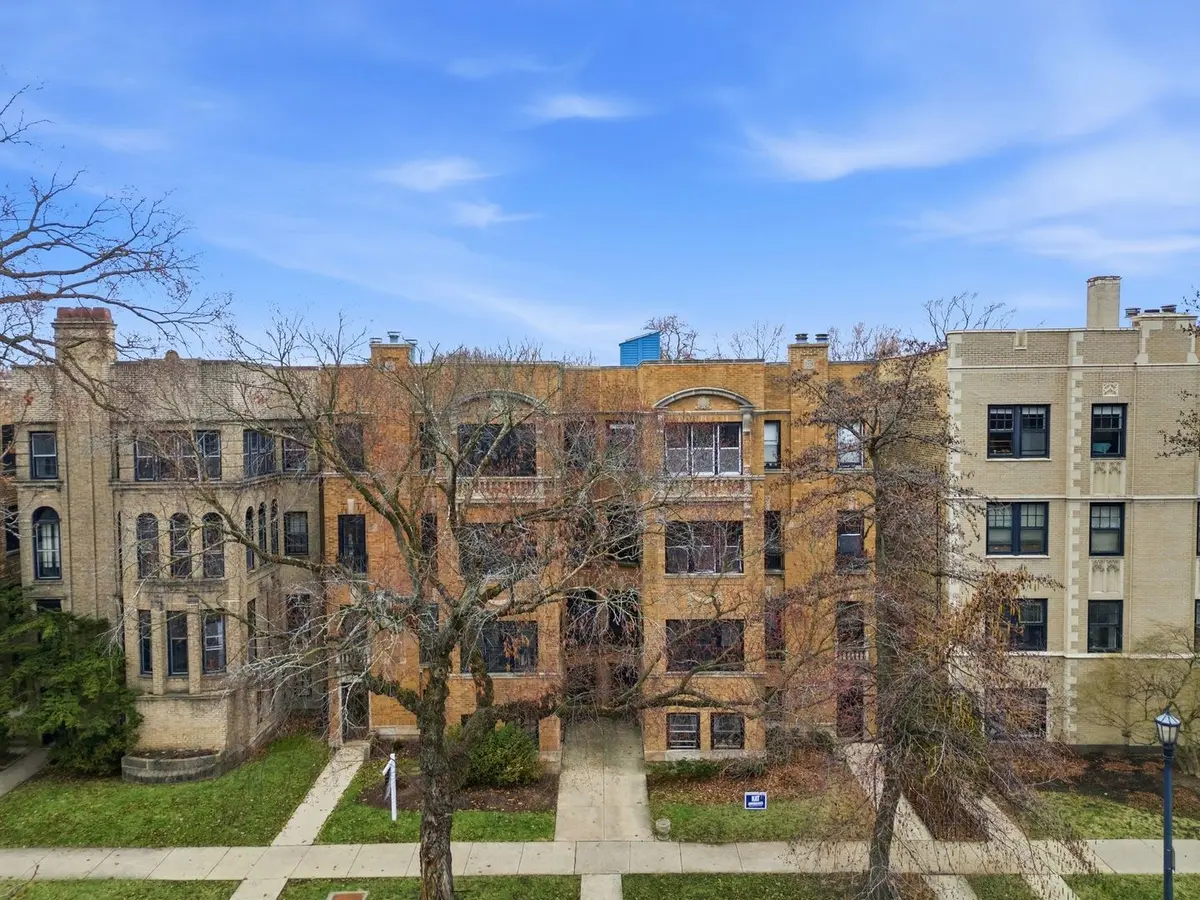 540 Sheridan RD #3, Evanston, IL 60202