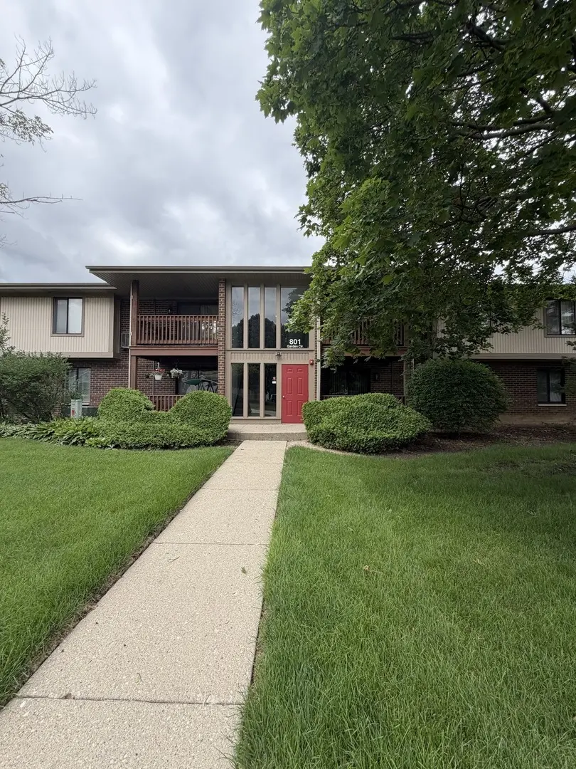 801 Garden CIR #6, Streamwood, IL 60107