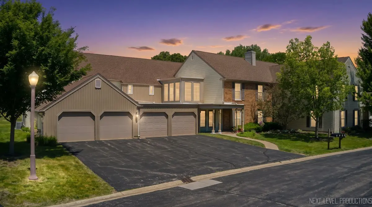 117 Dunham Place Common #117, St. Charles, IL 60174