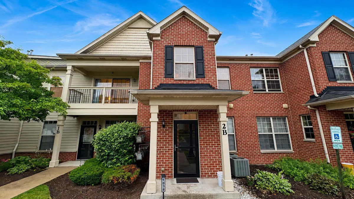 1038 SWIFT RD #2B, Glen Ellyn, IL 60137