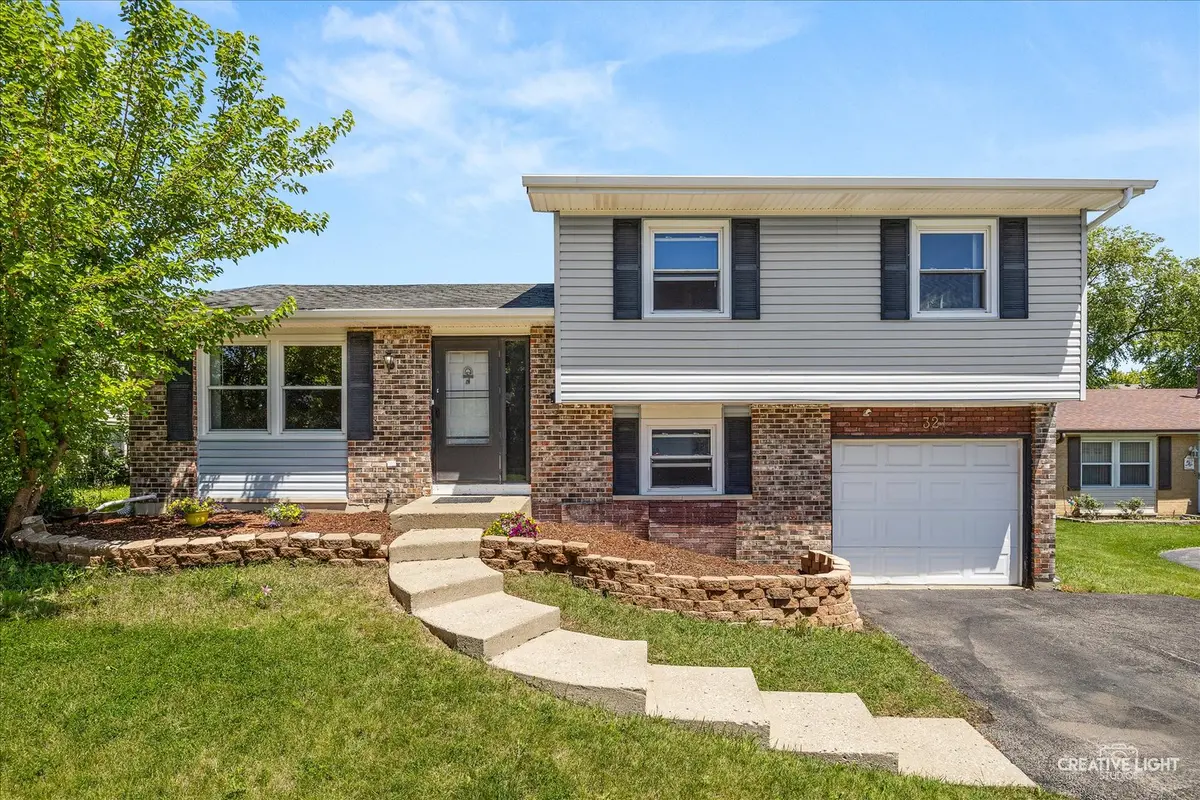 32 W Schubert AVE, Glendale Heights, IL 60139