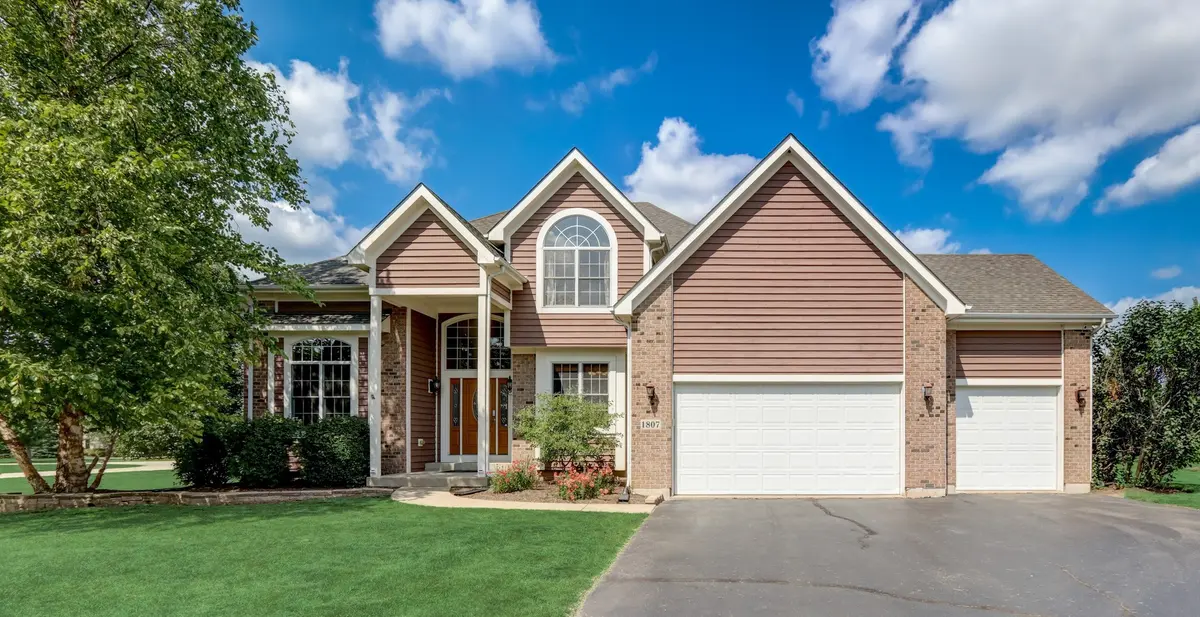1807 Ballina LN, Mchenry, IL 60050