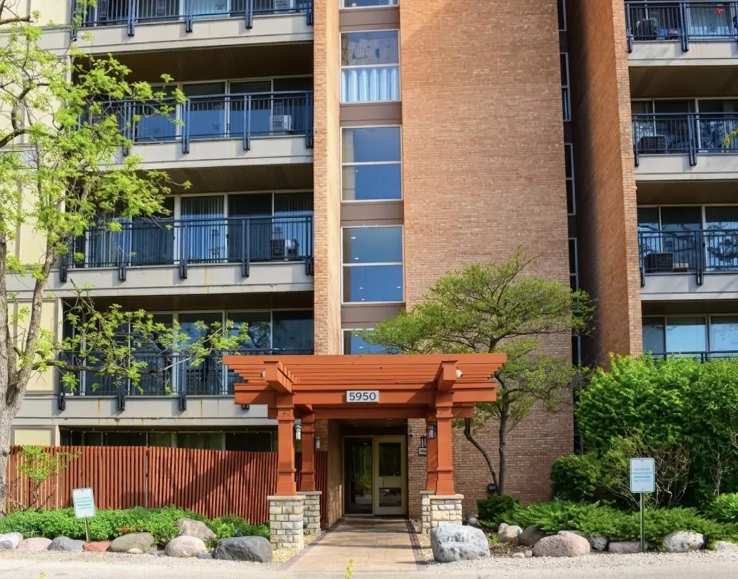 5950 Oakwood DR #4A, Lisle, IL 60532