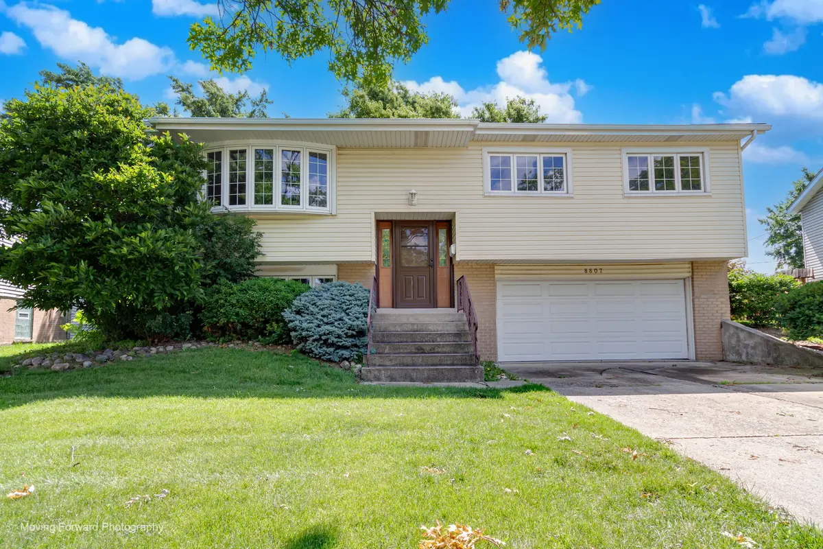 8807 Beechnut RD, Hickory Hills, IL 60457
