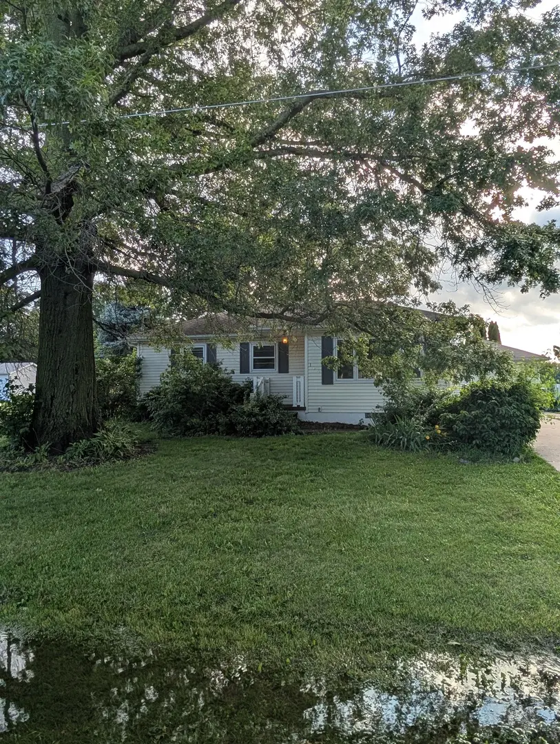 105 N 4th AVE, Sherrard, IL 61281