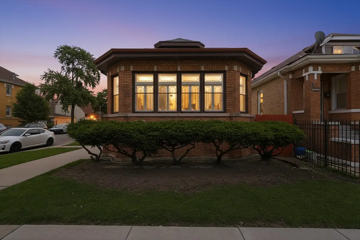5401 S Richmond ST, Chicago, IL 60632