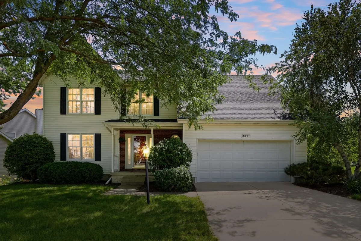3821 Adam CT, Bettendorf, IA 52722