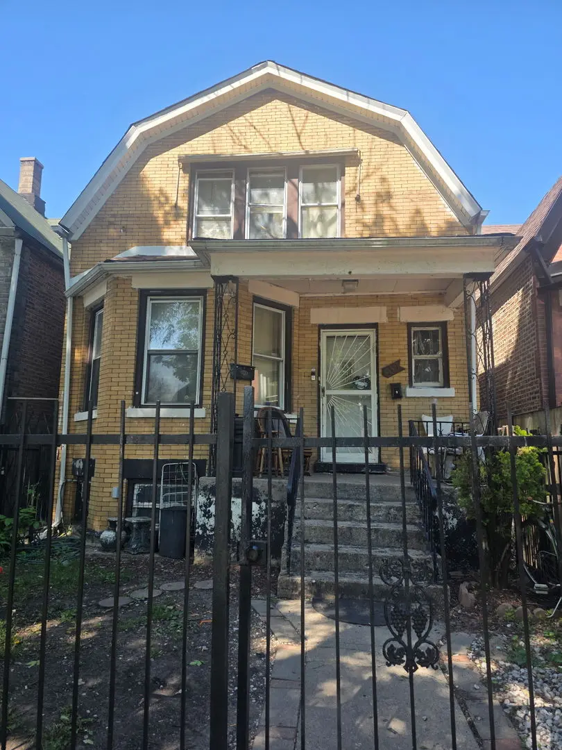 912 N Trumbull AVE, Chicago, IL 60651