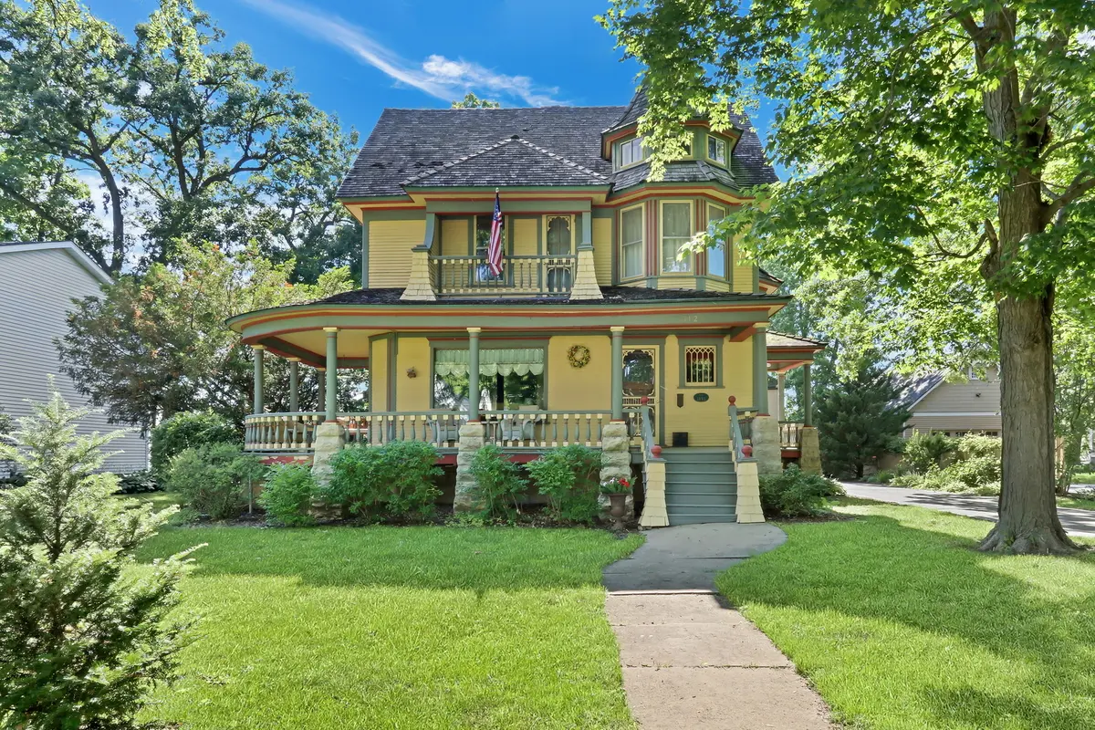112 S Lake ST, Grayslake, IL 60030