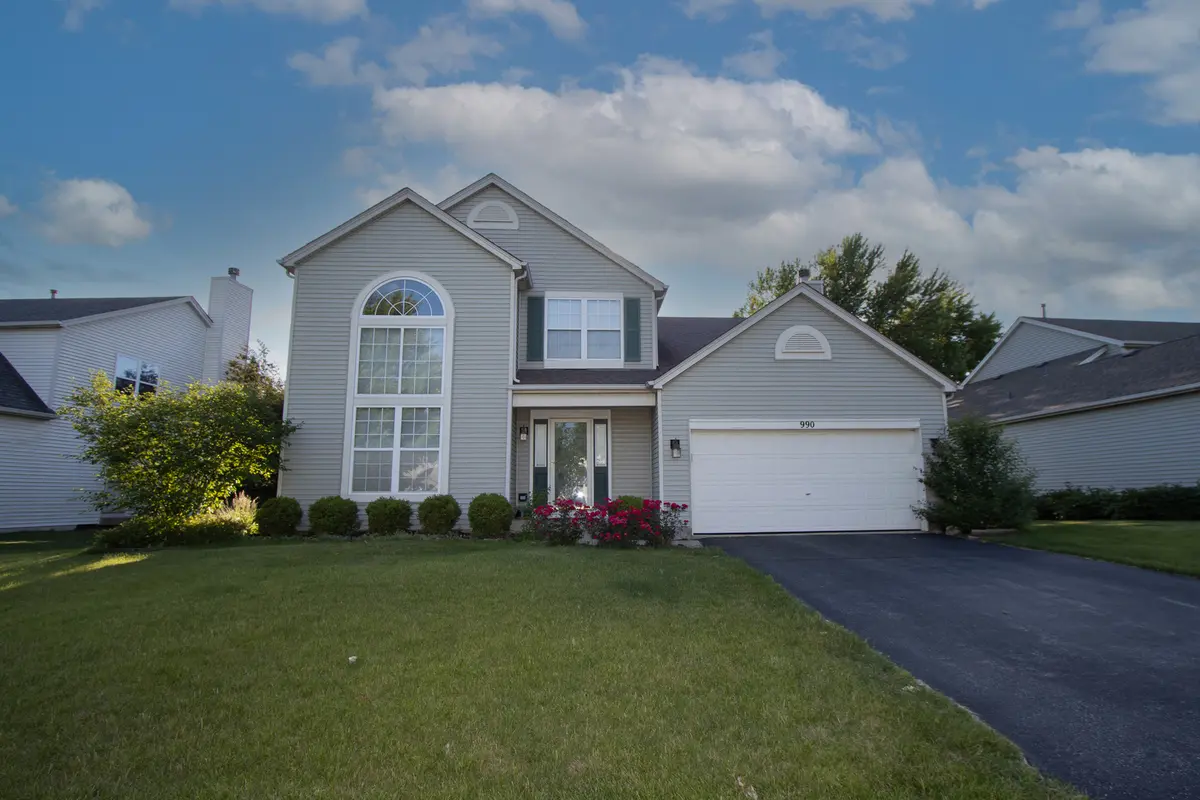 990 Wilkinson LN, North Aurora, IL 60542
