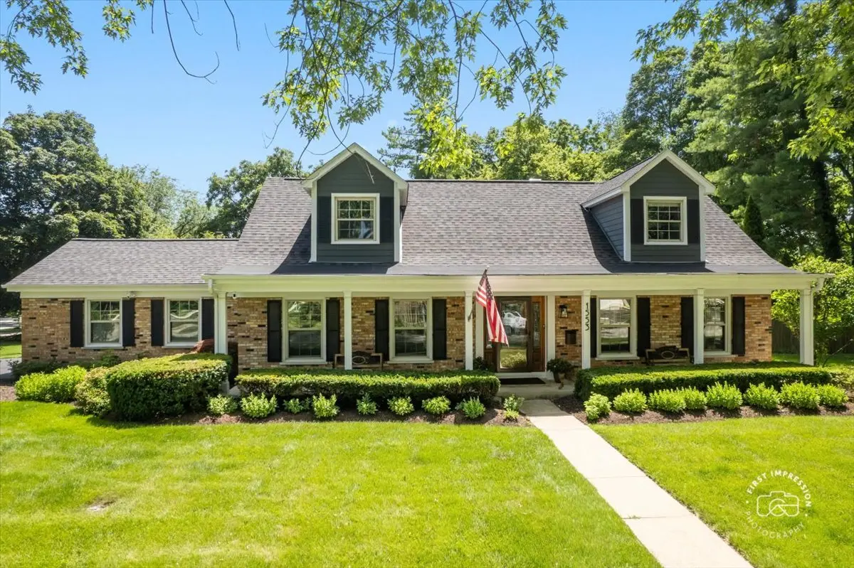 1553 Allen LN, St. Charles, IL 60174