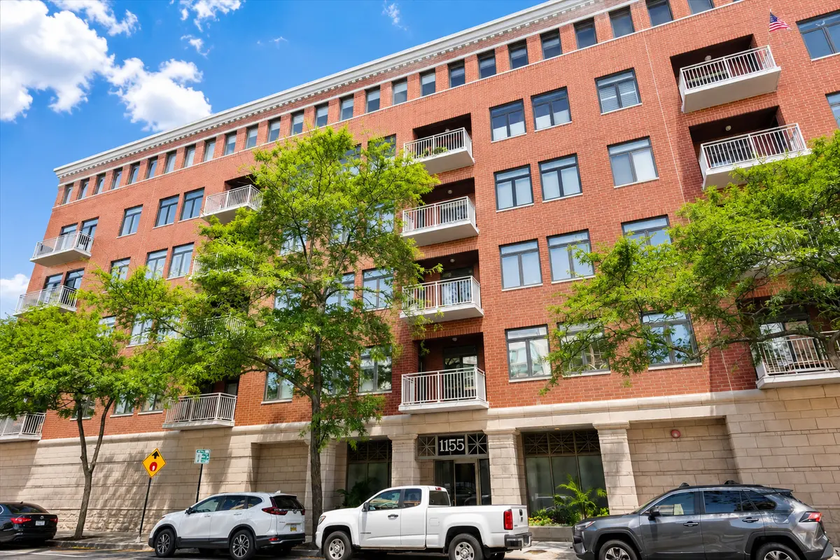 1155 W Armitage AVE #301, Chicago, IL 60614