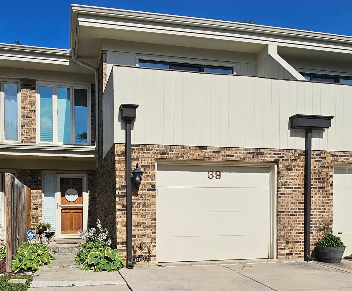 39 Sorrento DR, Palos Heights, IL 60463