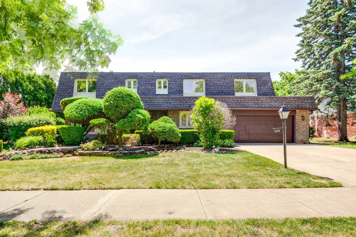 2315 Castilian CIR, Northbrook, IL 60062