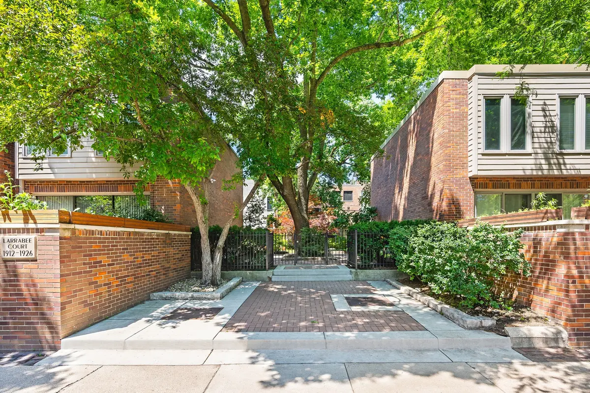 1916 N Larrabee ST, Chicago, IL 60614