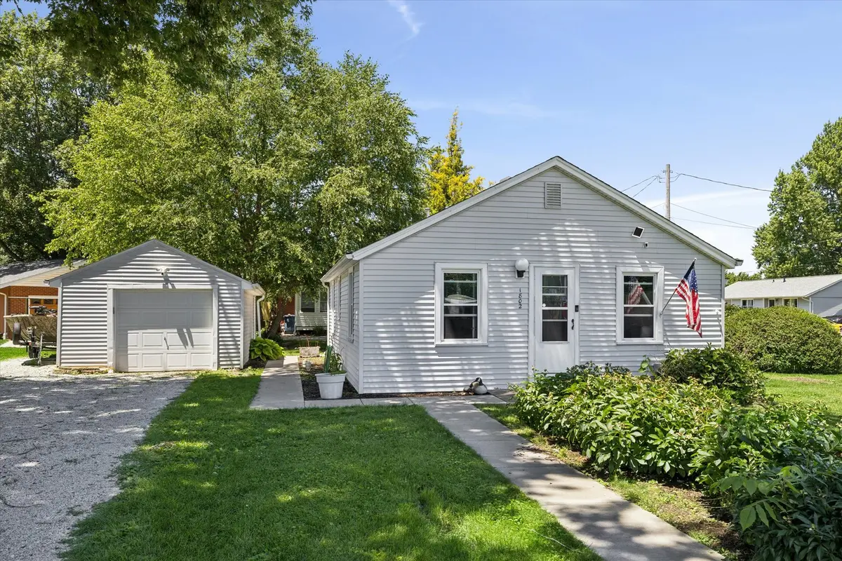 1802 W 2nd ST, Coal Valley, IL 61240