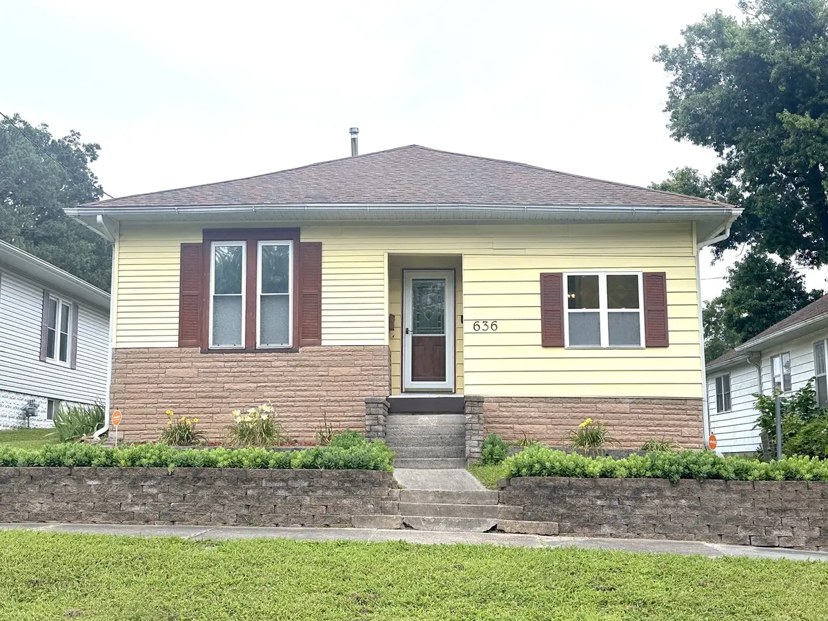 636 N 11th ST, Murphysboro, IL 62966