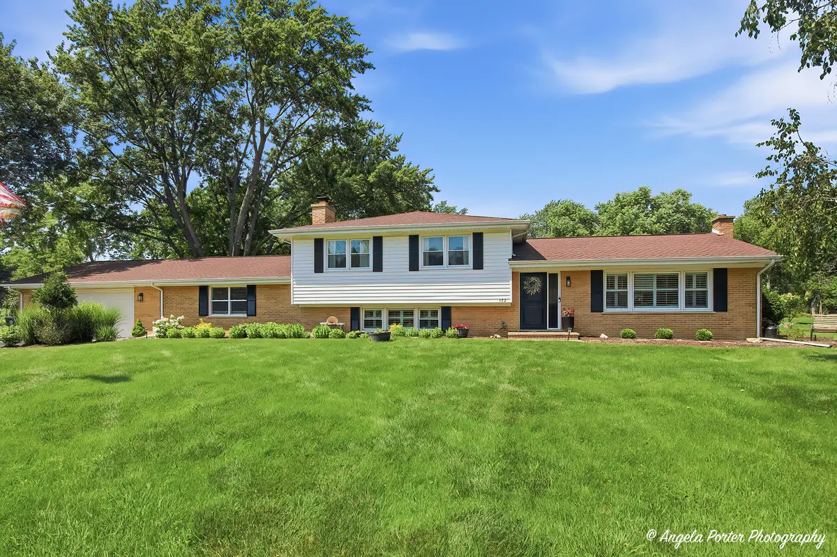 152 Foxwood LN, Barrington, IL 60010