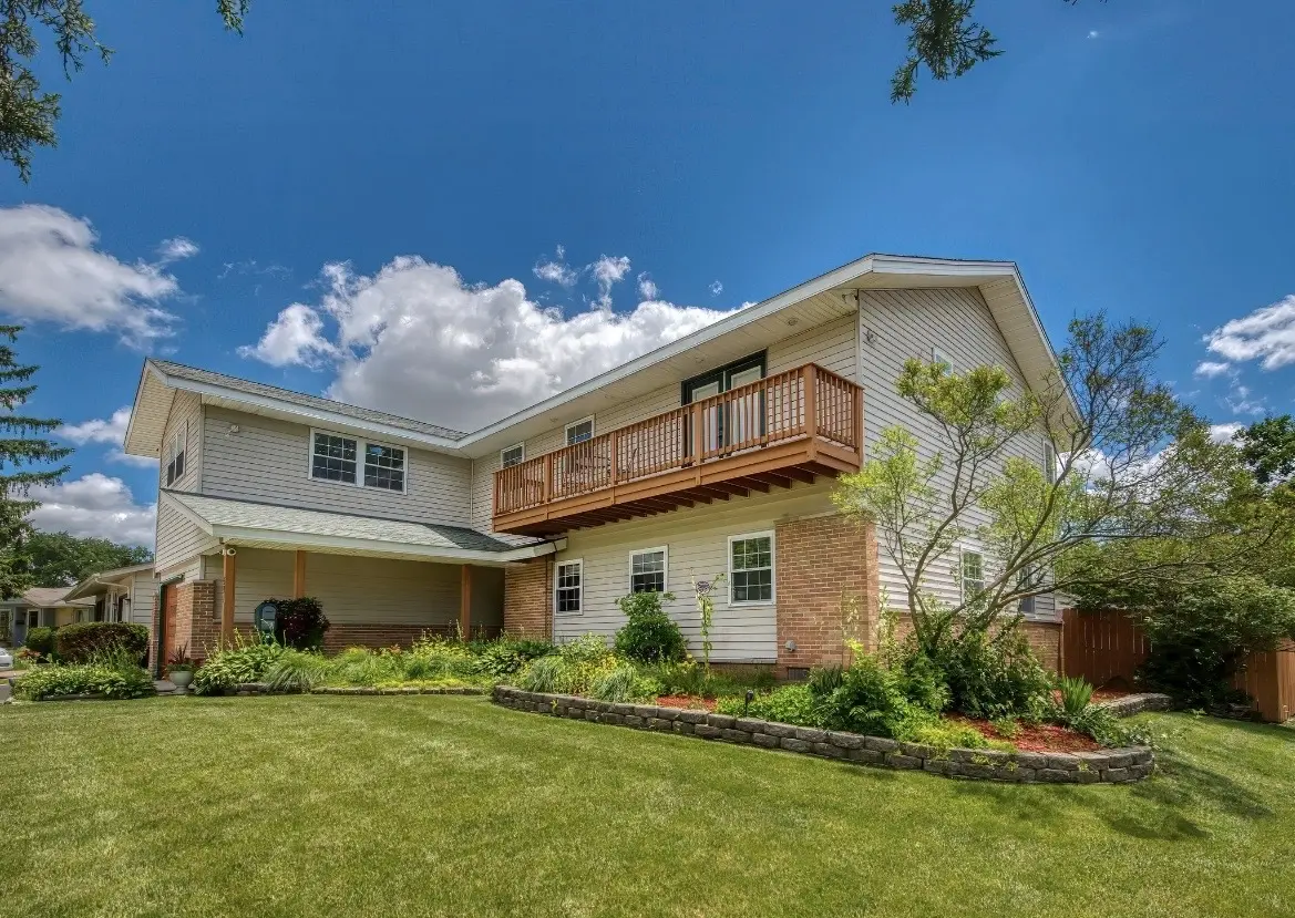 591 Sussex CT, Elk Grove Village, IL 60007
