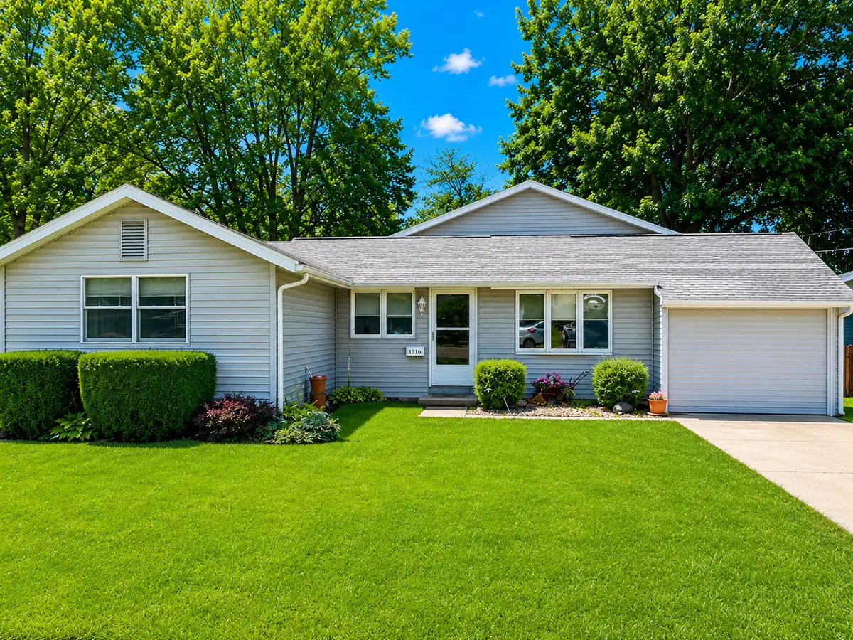1105 Avenue I, Sterling, IL 61081