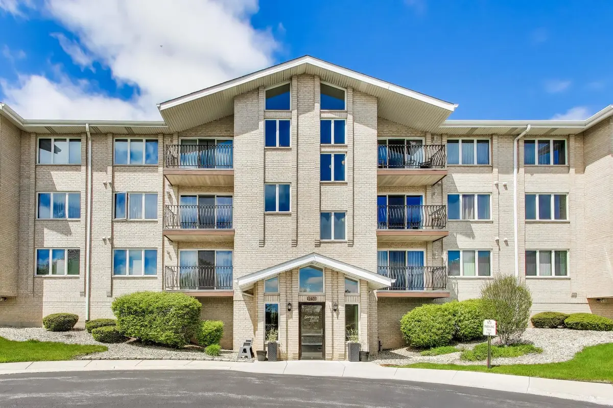 9750 Koch CT #2F, Orland Park, IL 60467