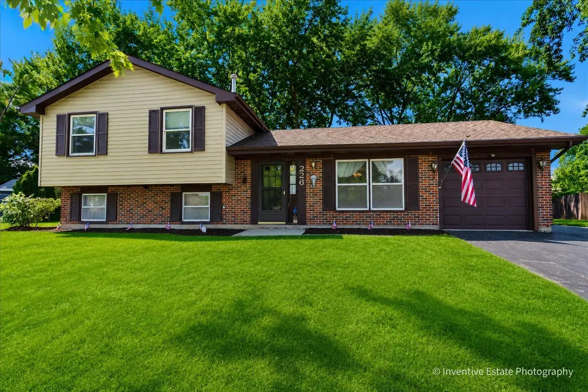 226 Lincolnshire CT, Bolingbrook, IL 60440