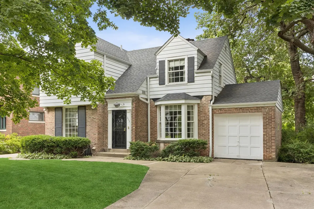 253 Northwood RD, Riverside, IL 60546