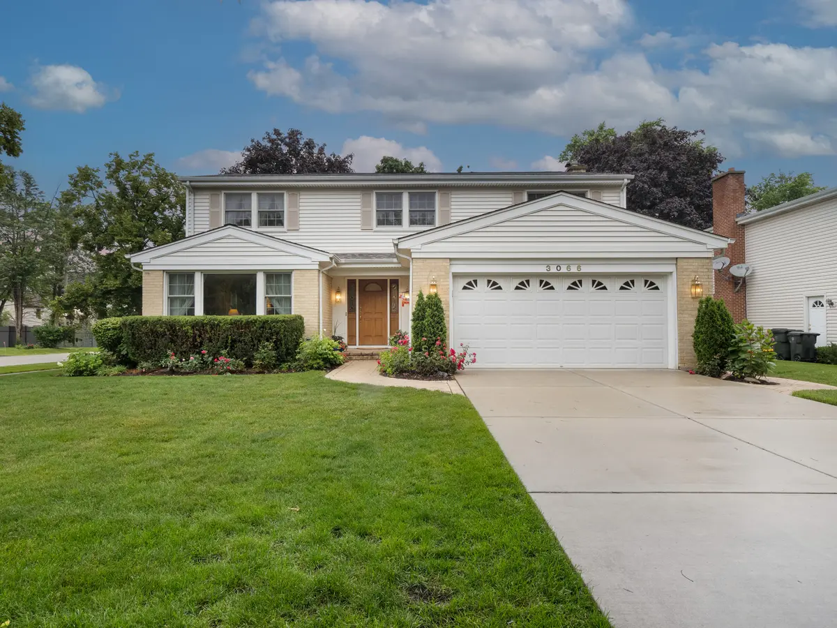 3066 Knollwood LN, Glenview, IL 60025