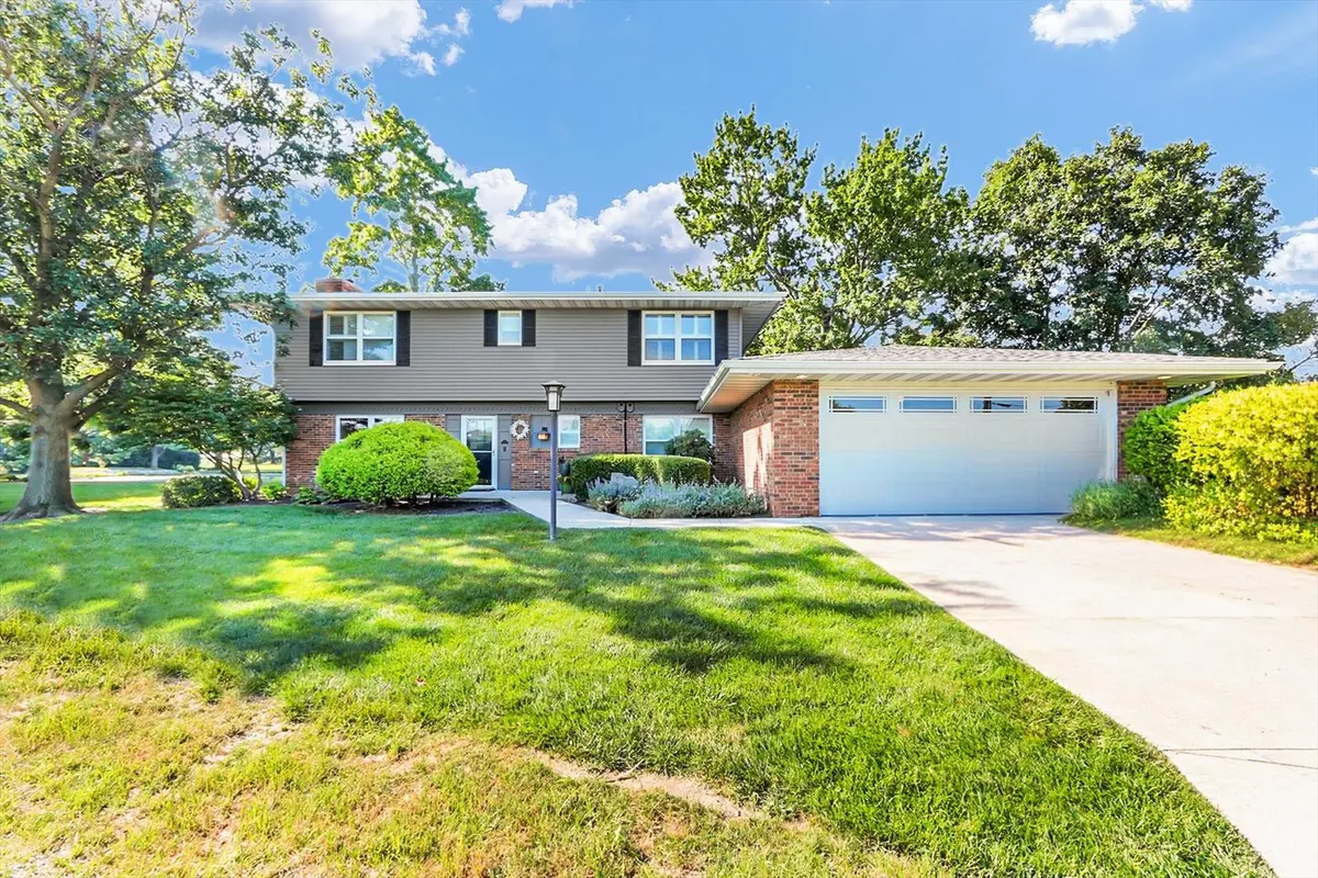 1 Lake Park RD, Champaign, IL 61822