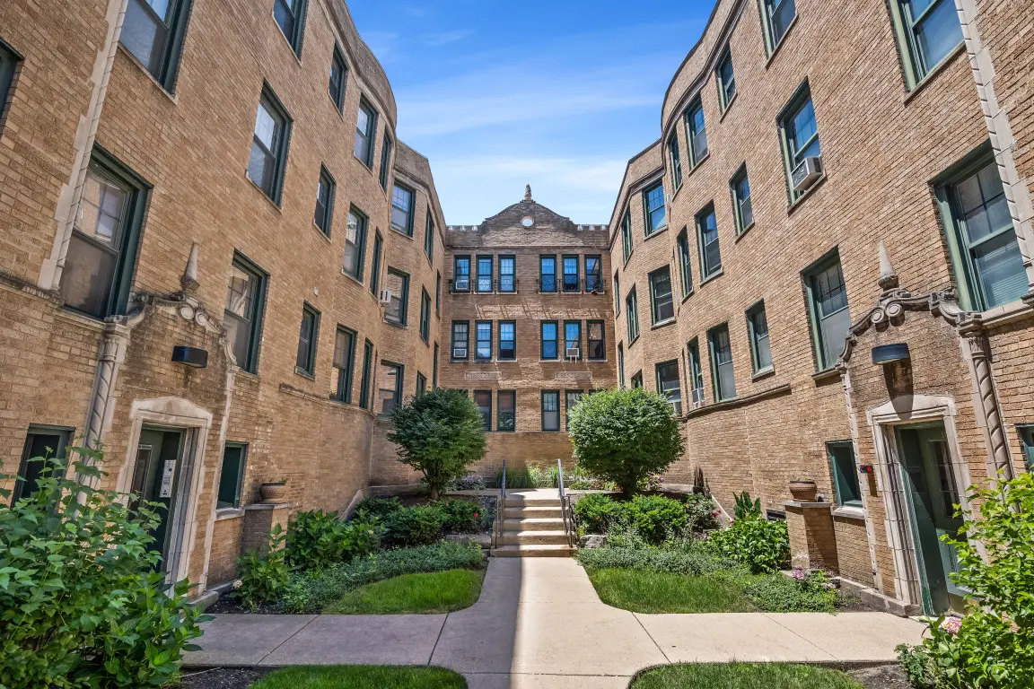 146 Clyde AVE #2W, Evanston, IL 60202