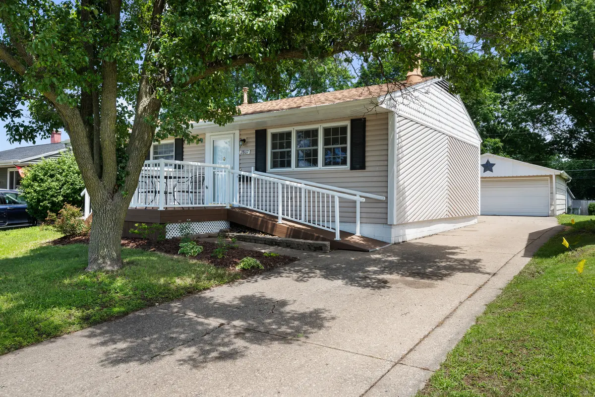 2807 N Lincoln AVE, Davenport, IA 50804