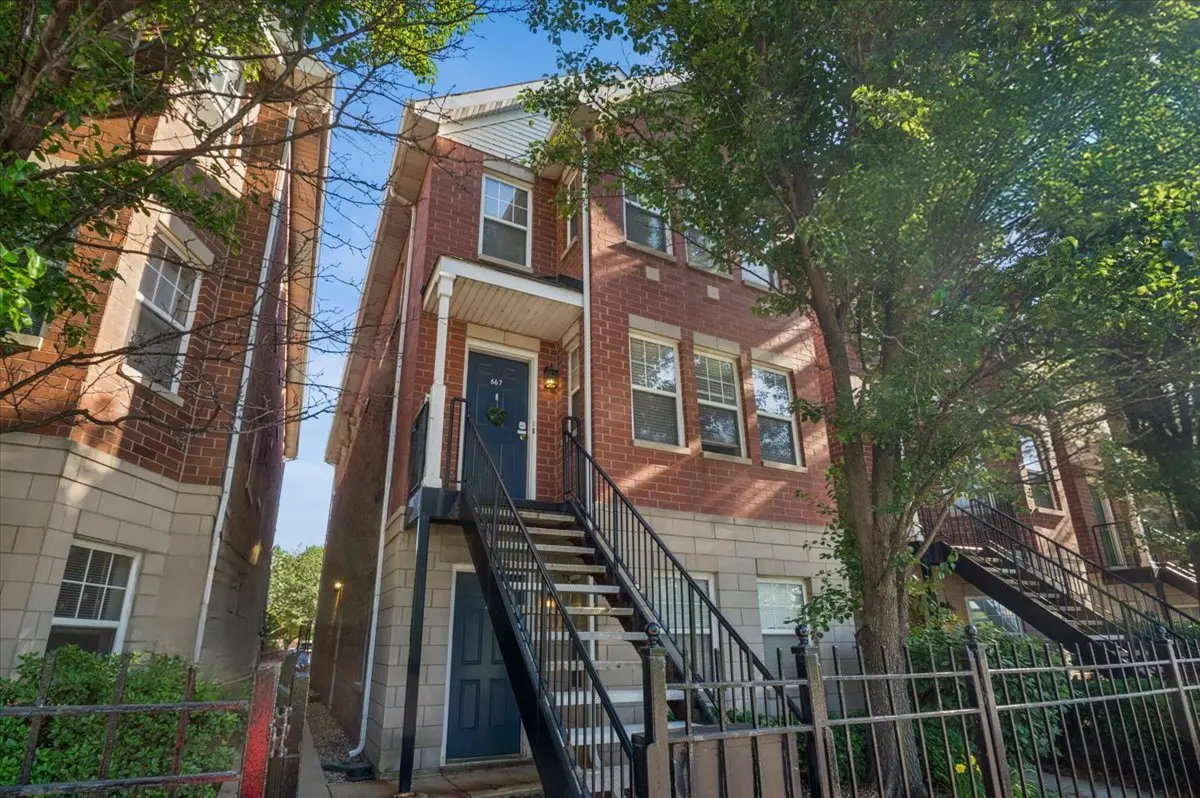667 W DIVISION ST #3C, Chicago, IL 60610