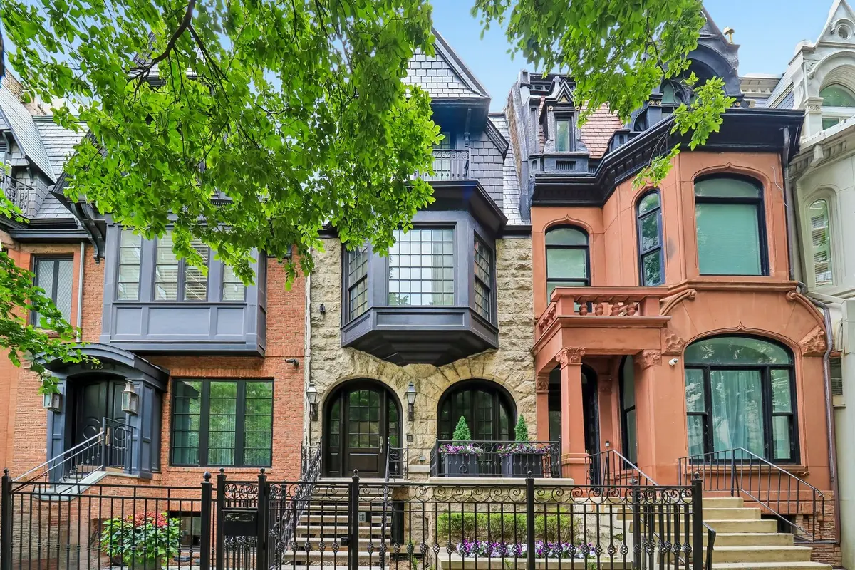111 E Bellevue PL, Chicago, IL 60611