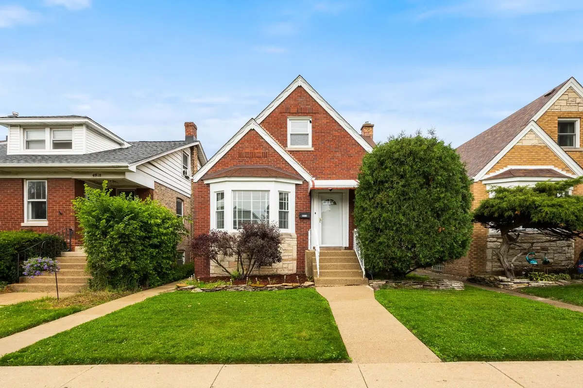 4914 W Warwick AVE, Chicago, IL 60641